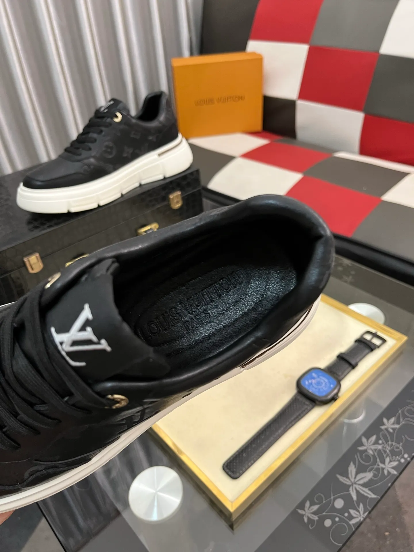 Men's shoes💰420⌚️⌚️"LOUI* VUITTO*" popular men's casual shoes, genuine Italian development💯purchasing level quality✔️The upper is made of official website material first-layer cowhide, comfortable and soft sheepskin feet⚡️Fashionable and versatile. The toe last shape is firm and full, and the soles are made from LV original molds and can be moved in and out of the counter at will. Light and comfortable on the foot~purely handmade, details determine quality! Size:38-442️⃣Colors available